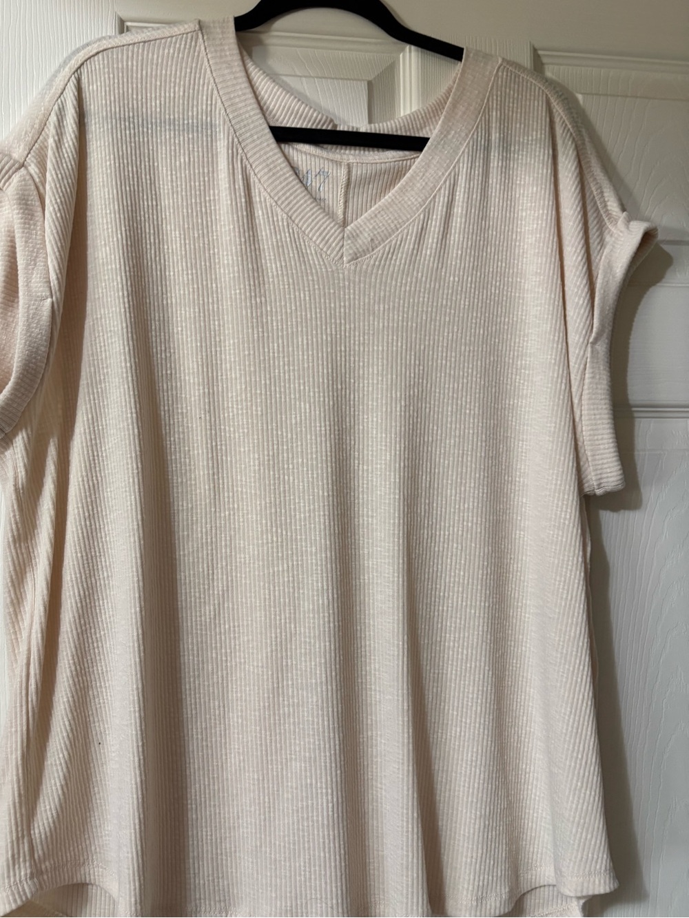 24/7 Maurice’s Cream Ribbed V-Neck Short Sleeve Tee